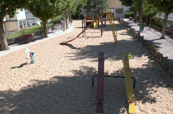 Município requalifica parques infantis