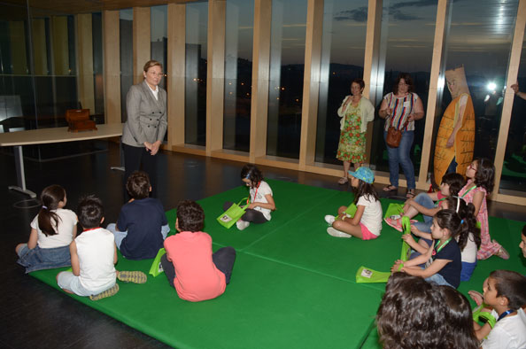 Crianças resolvem o Mistério no Arquivo