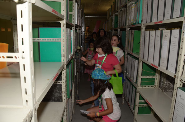 Crianças resolvem o Mistério no Arquivo