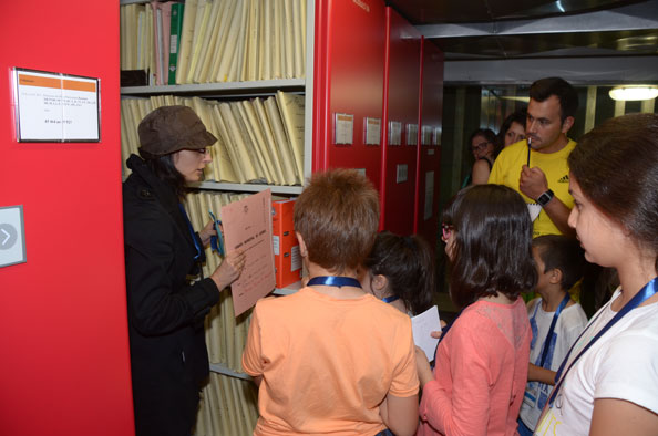 Crianças resolvem o Mistério no Arquivo