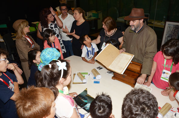 Crianças resolvem o Mistério no Arquivo