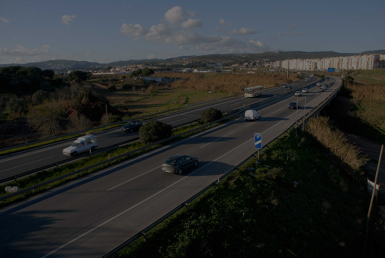 Panorâmica sobre a várzea de Loures e autoestrada A8