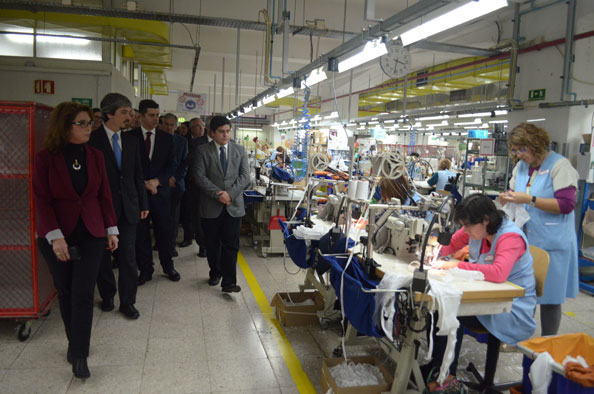 Maior empregadora têxtil do concelho continua de portas abertas