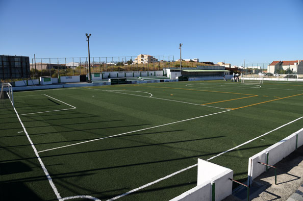 Águias de Camarate tem novo relvado sintético