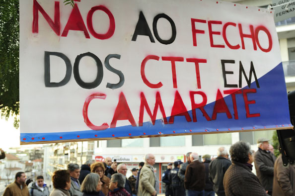 População manifesta-se contra encerramento dos CTT de Camarate