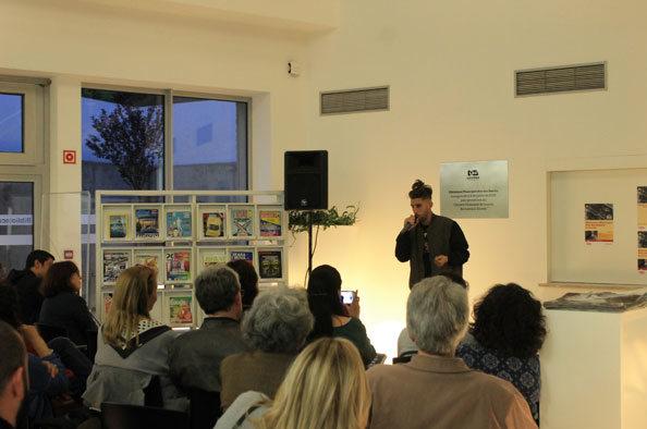 Escritor Sandro William Junqueira na Biblioteca Ary dos Santos