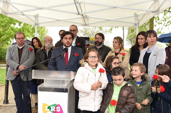inauguração monumento 25 abril 2