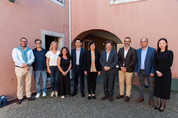 Loures recebeu delegação da Universidade Normal de Xangai